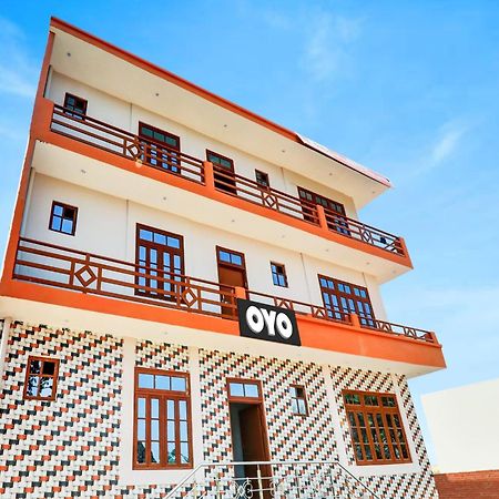Hotel O Aradhya Galaxy Bhauli Exteriör bild