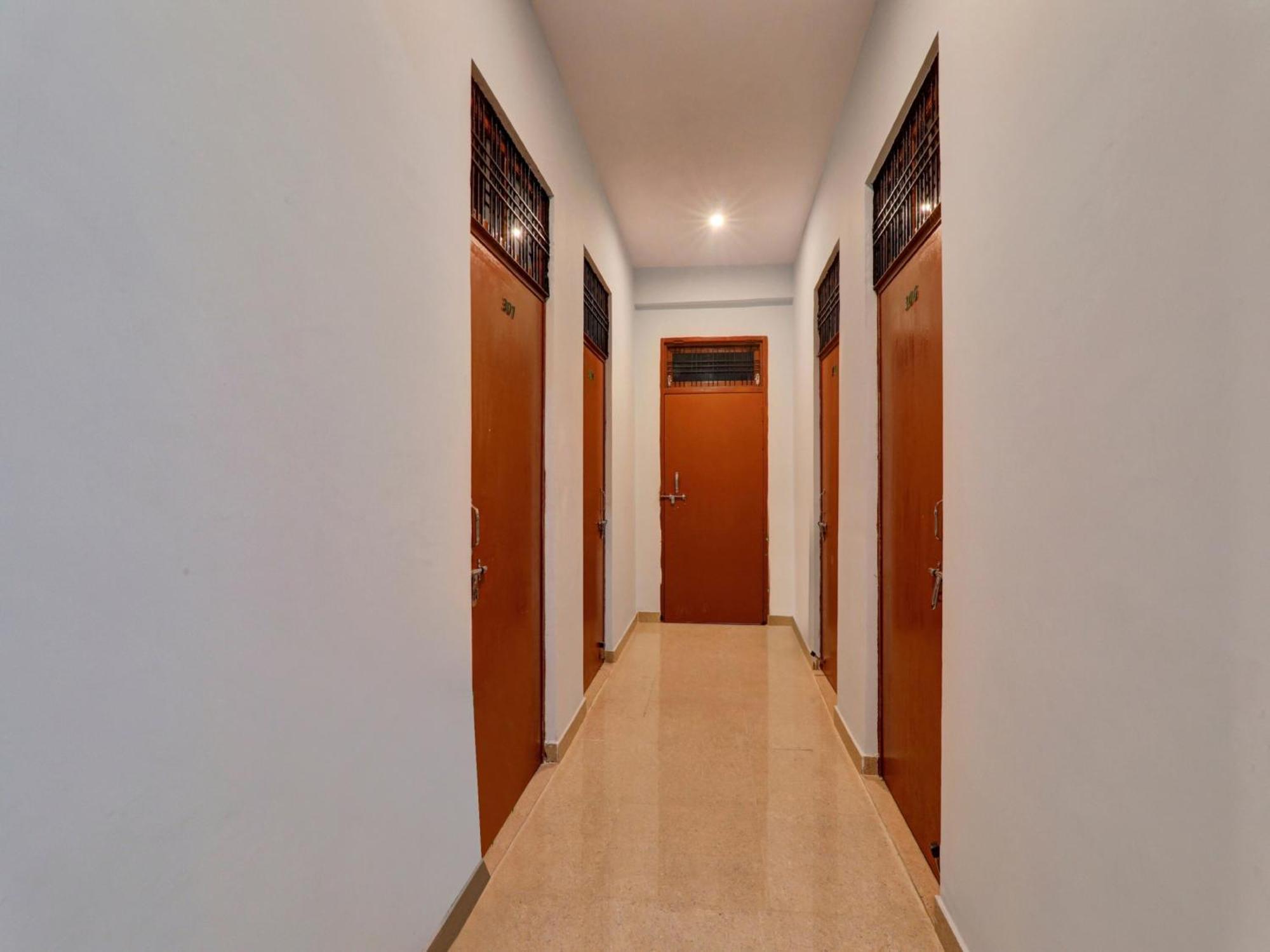 Hotel O Aradhya Galaxy Bhauli Exteriör bild