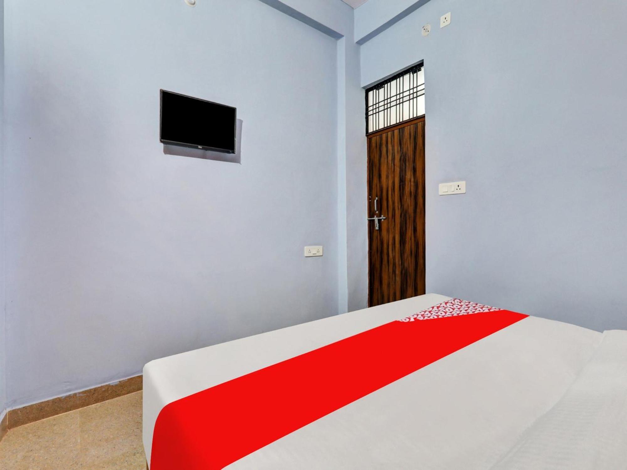 Hotel O Aradhya Galaxy Bhauli Exteriör bild
